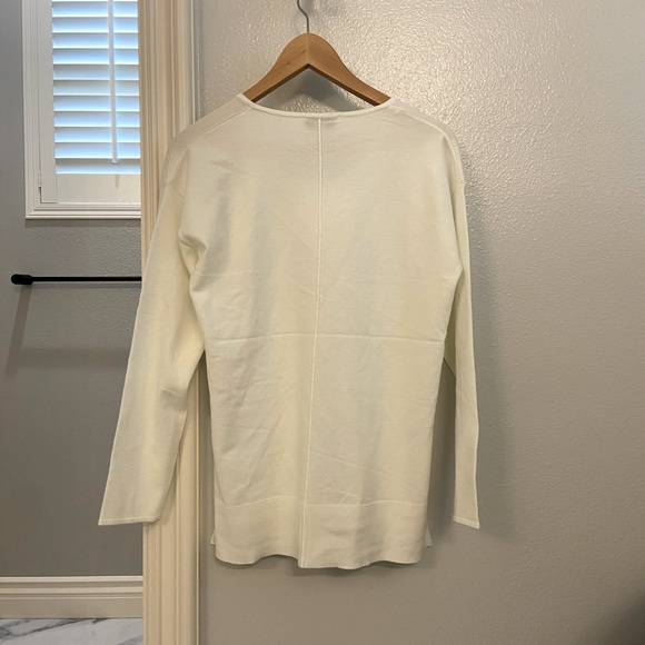 Gibson & Latimer-Side Slit V-Neck Long Sleeve High-Low Knit Sweater - Picture 5 of 8